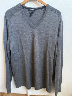 Express Men's Light Gray V-Neck Merino Wool Blend Sweater Size XL